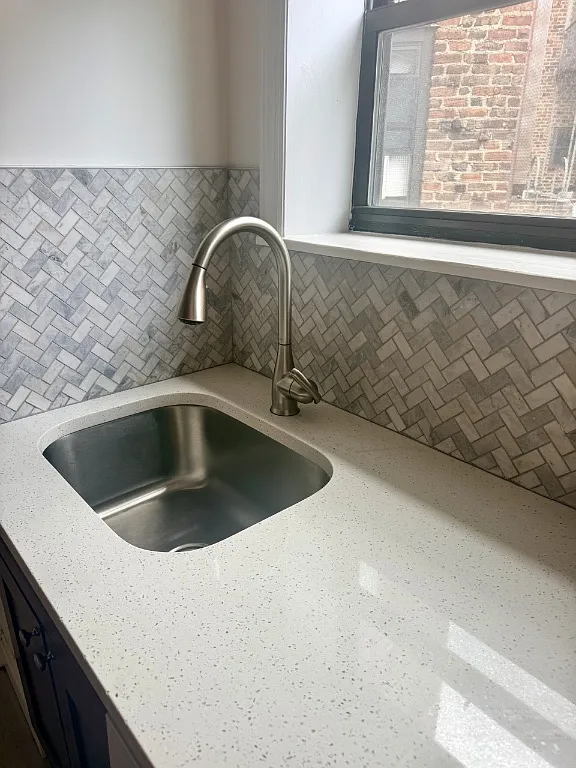 1 bed, 1.0 bath, $2,400 — Photo 2