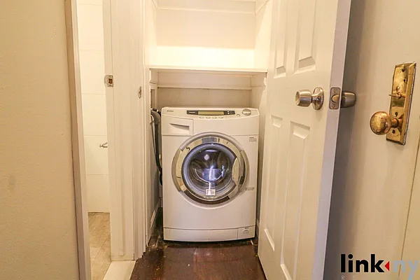 Rented by Link NY Realty | media 25