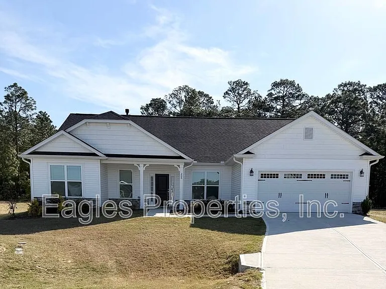 208 Bay Hill Dr — Photo 1