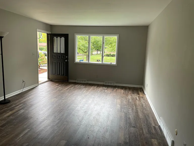 2510 Woodcliff Ave SE — Photo 4