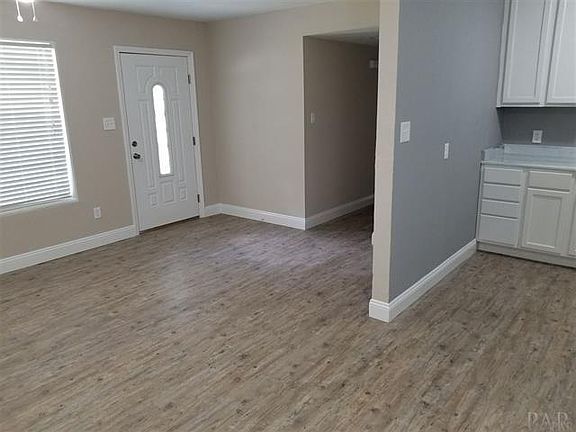 3rd image of 922 Rock Creek Ave