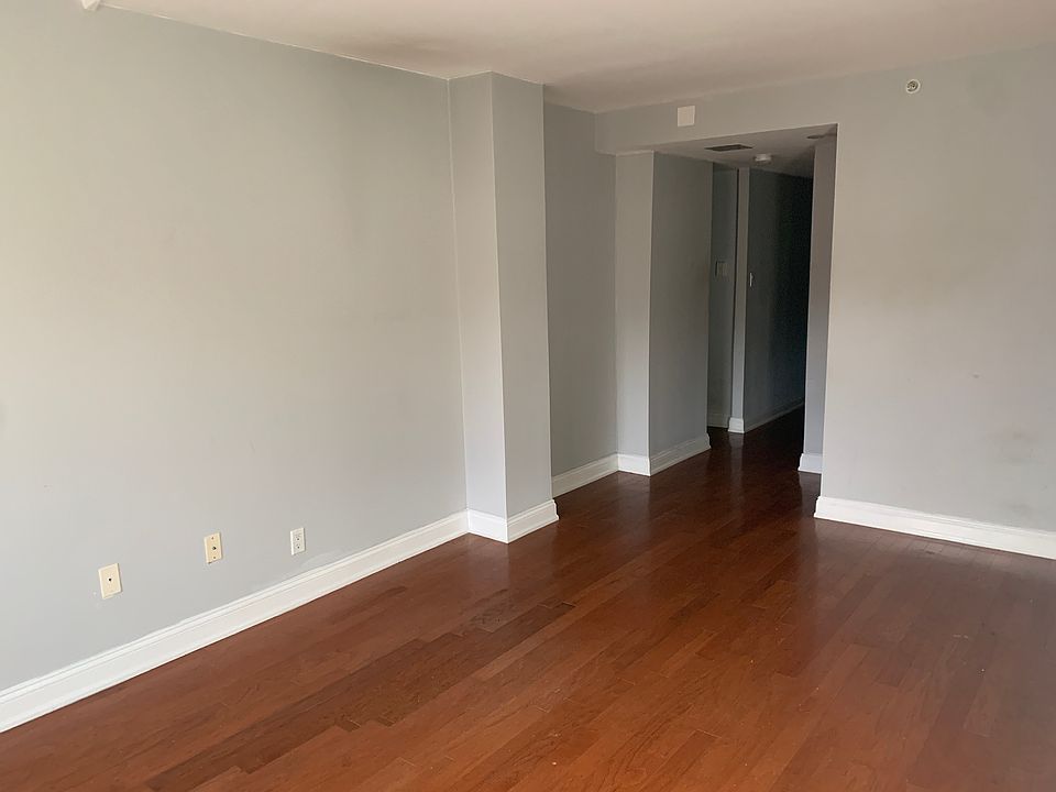1st image of 60 Parkway Dr E #2DD1