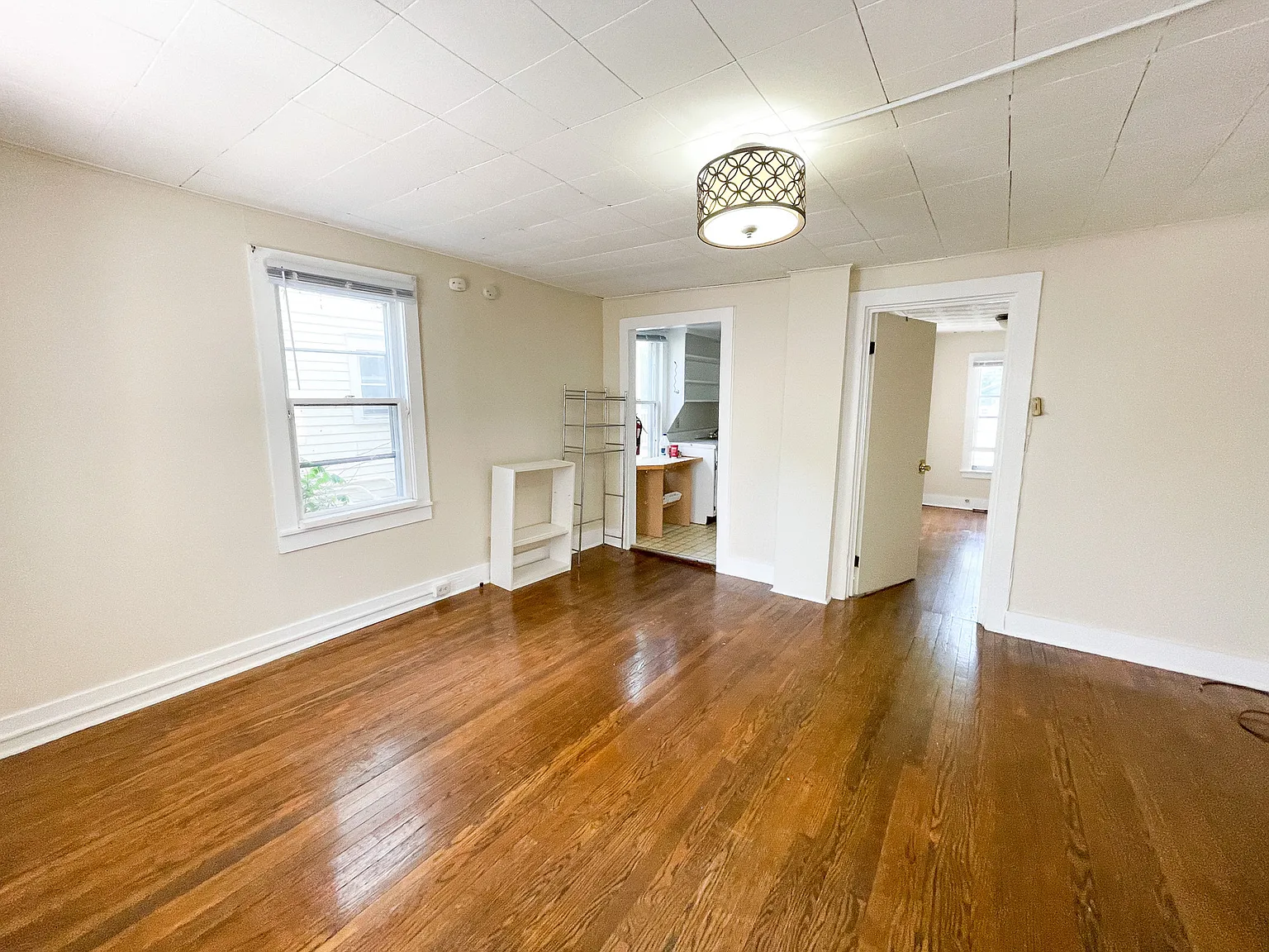 Unfurnished 1 Bedroom Apt 1W — Photo 2