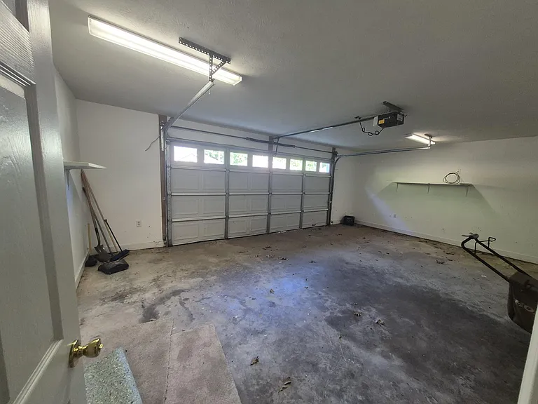 712 Michael Dr — Photo 32