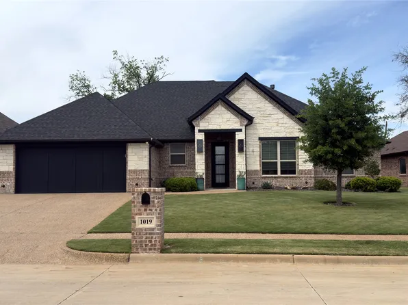 1019 Anna Cir, Granbury, TX 76048