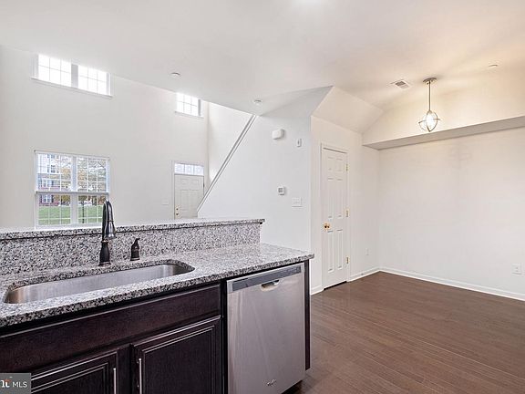 4th image of 3858 Green St