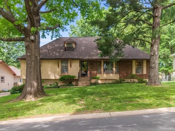 3908 S Woodbury St, Independence, MO 64055