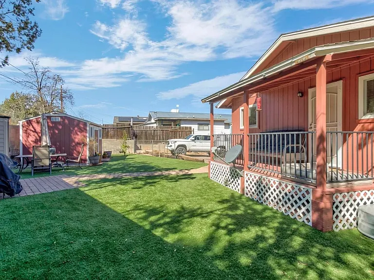 221 E Pine St — Photo 28