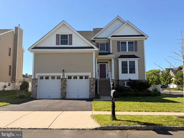 47 Thomas Dr, Robbinsville, NJ 08691