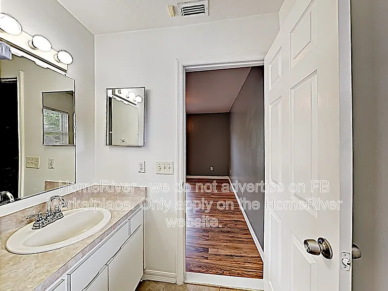 3519 N 10th St — Photo 11