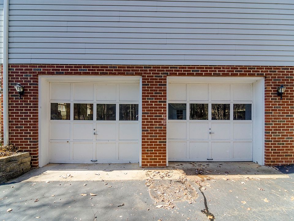 2nd image of 325 Birchside Cir
