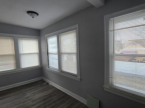 4th image of 2731-2733 N Austin Ave #7