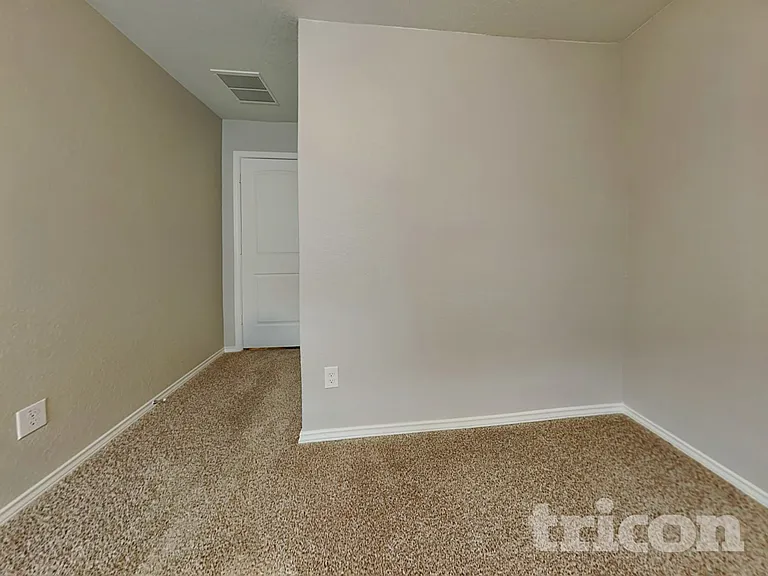 1016 Adler Way — Photo 14