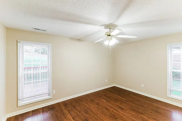 112 Hayloft Ct — Photo 4