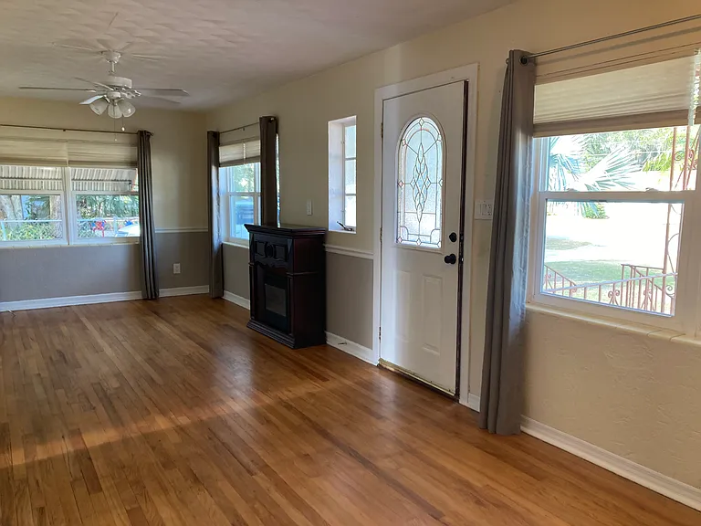 Living/ dining area