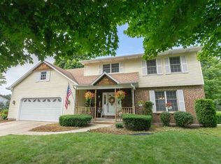 55695 Raintree Dr, Osceola, IN 46561