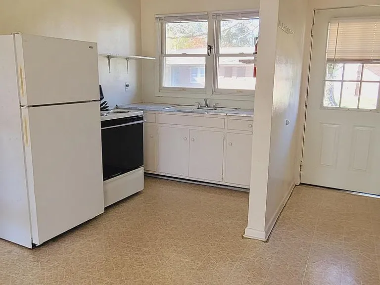 403 W Freeman St #13 — Photo 5