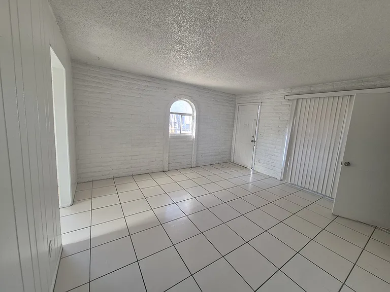 4919 W Glenn Dr — Photo 3