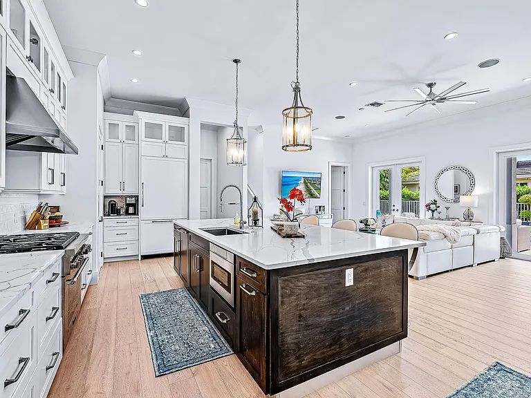 2500 Estates Dr #1 — Photo 2