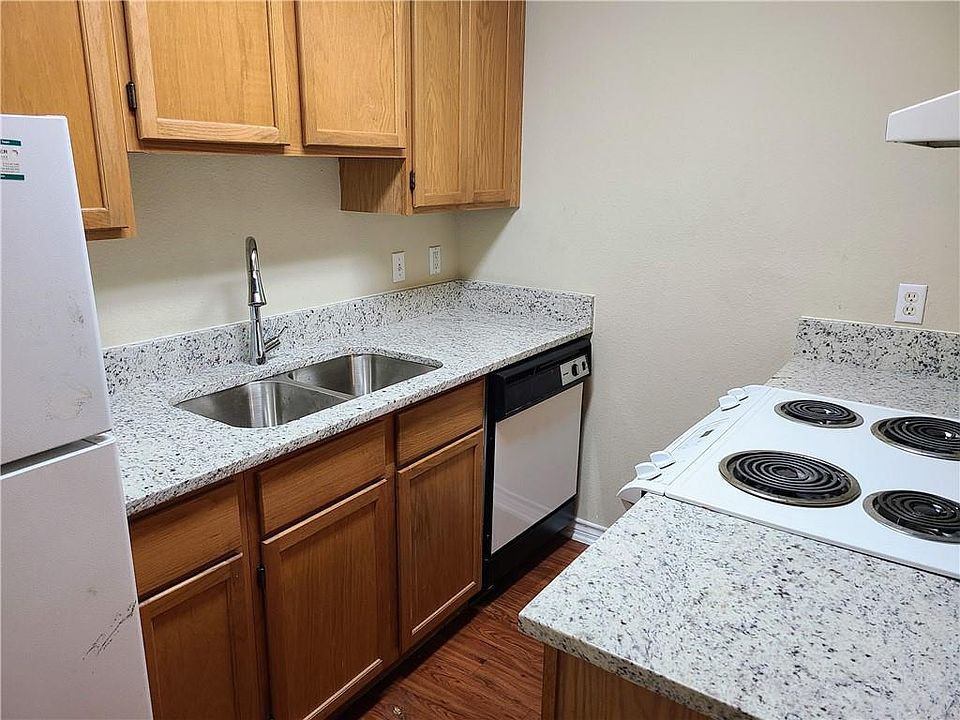 2nd image of 1907 Robbins Pl APT 202