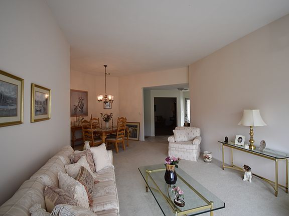 5th image of 20 Greenwich Ct