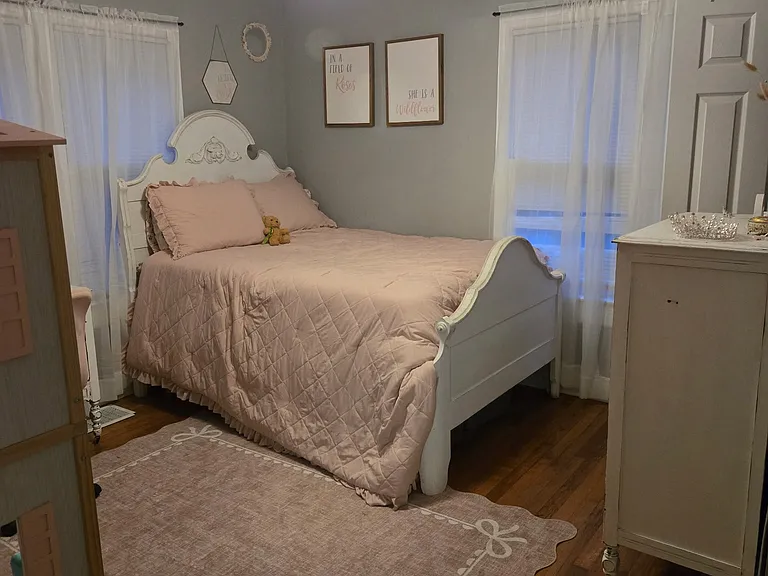 819 E College St — Photo 10