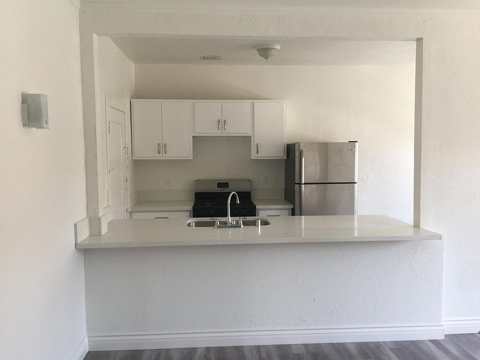 1st image of 240 Robinson St APT 8