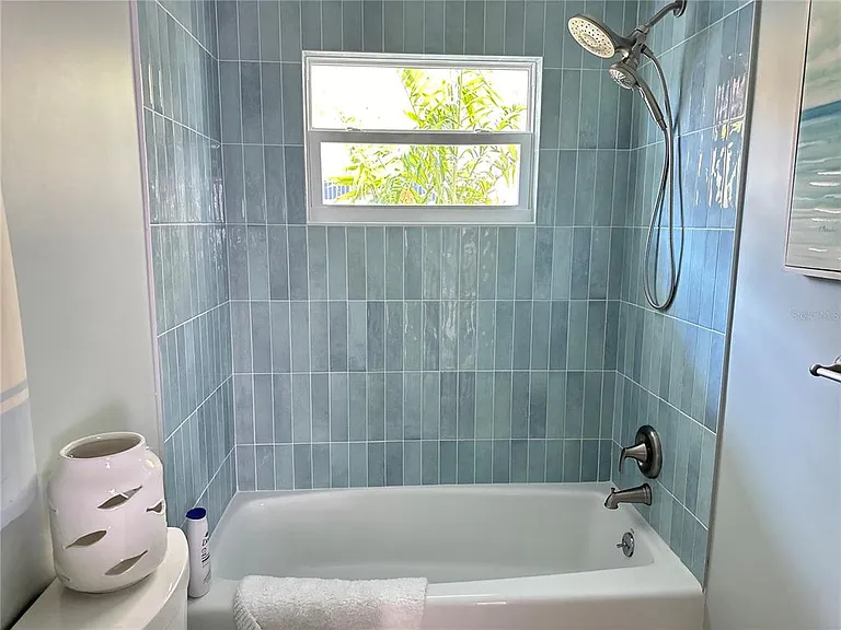 1723 Stanford Ln — Photo 29