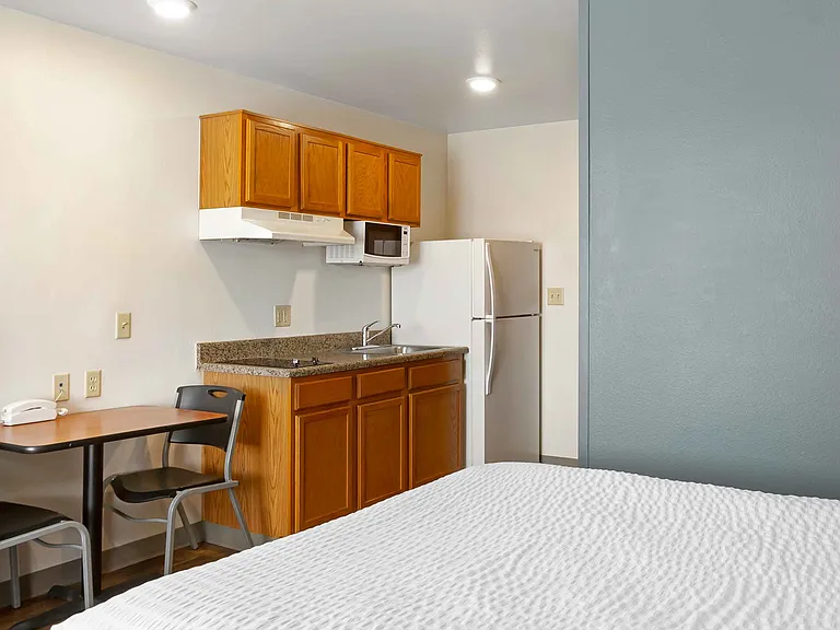 Studio Suite - 1 Queen Bed
