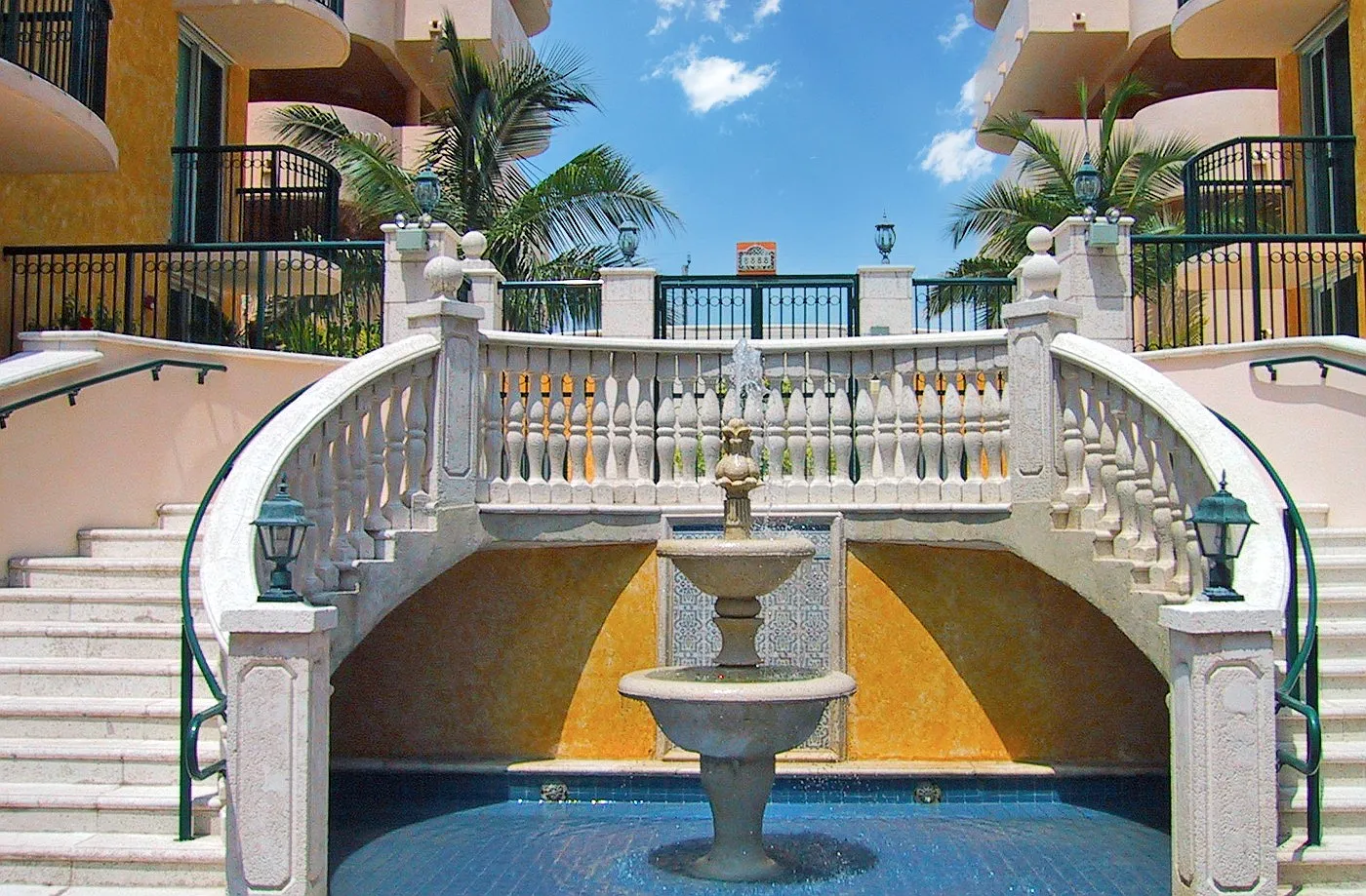 1 bed, 1.5 bath, 750 sqft, $2,400 — Photo 1