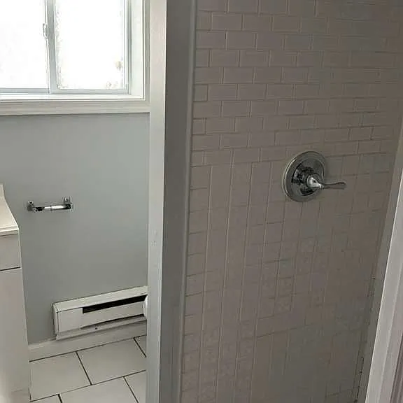 233 W Diamond St — Photo 3
