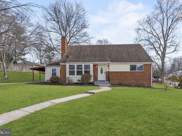 489 N Latham St, Alexandria, VA 22304