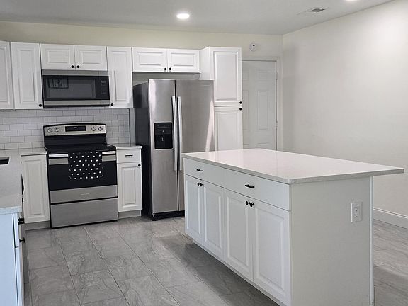4th image of 2526 Victory Palm Dr