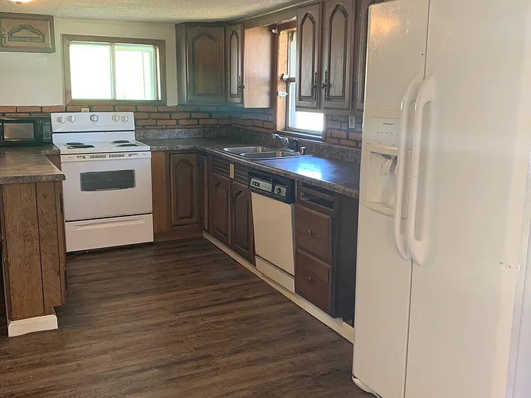 109 White Oak St — Photo 4