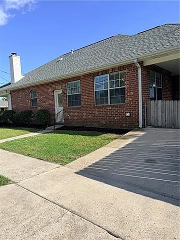 4 bed, 2.0 bath, 1800 sqft, $2,300 — Photo 3