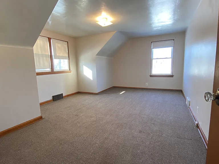 80 Romaine Ave #B — Photo 3