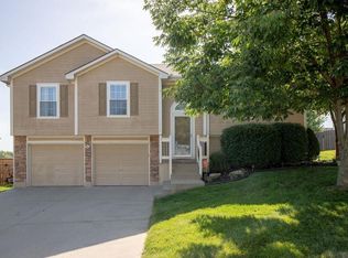 1512 NW Nicholas Dr, Grain Valley, MO 64029