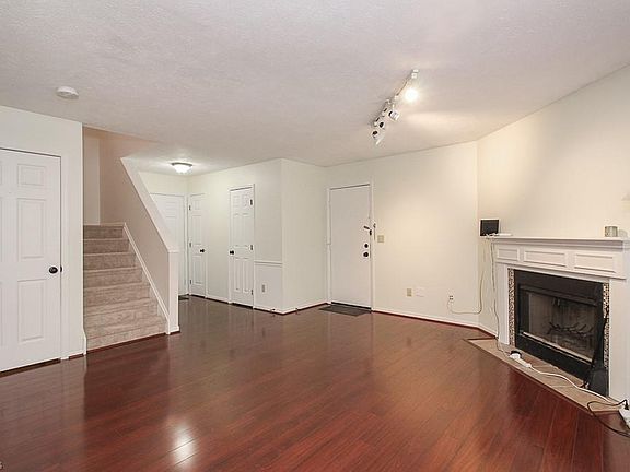 2nd image of 921 Quincy Ct