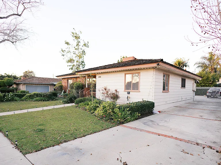 5461 E La Pasada St — Photo 2
