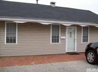 260 E John St, Lindenhurst, NY 11757