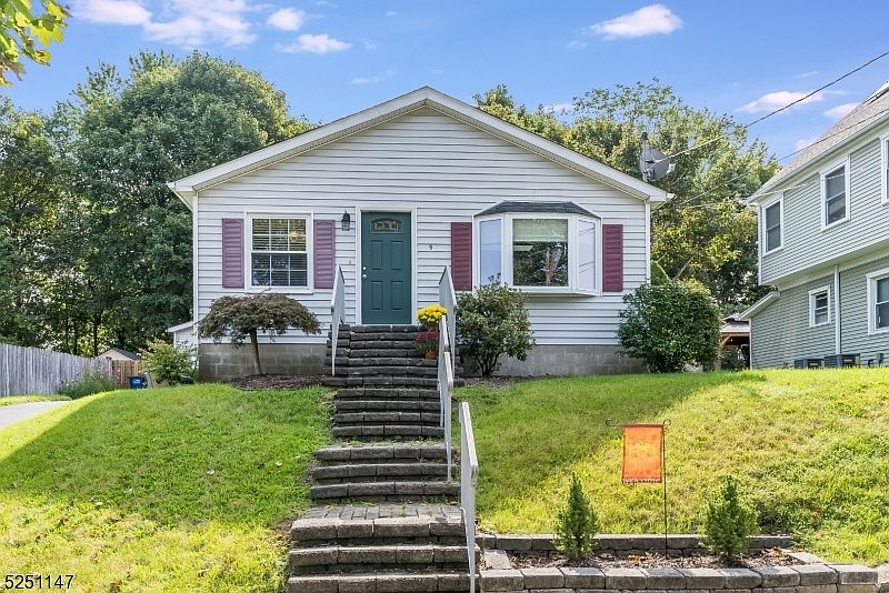 1st image of 9 Mason Ave