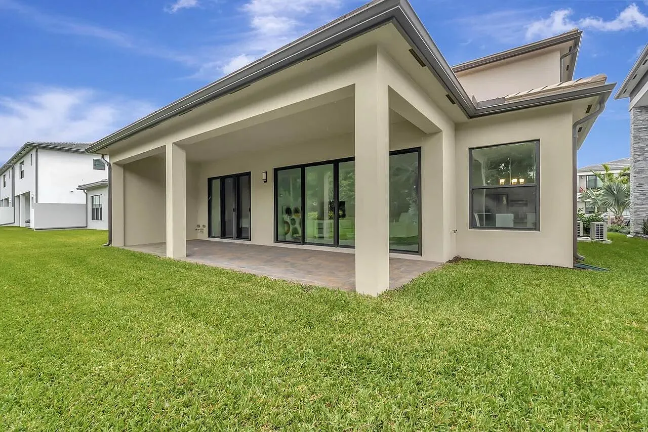 4 bed, 4.5 bath, 3263 sqft, $11,000 — Photo 4