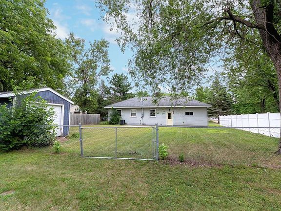 3rd image of 833 28th Ave N