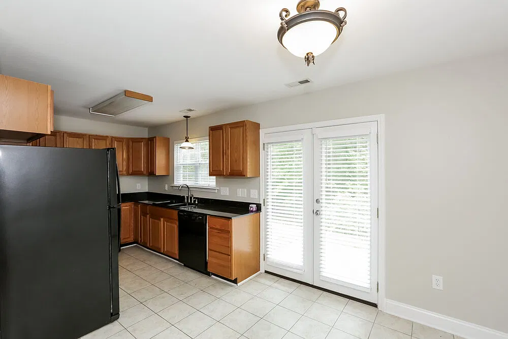 3 bed, 2.5 bath, 1561 sqft, $1,875 — Photo 4
