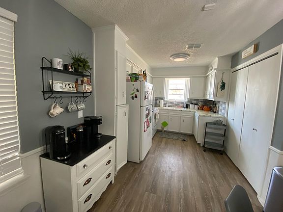 3rd image of 7510 Avenue W #A
