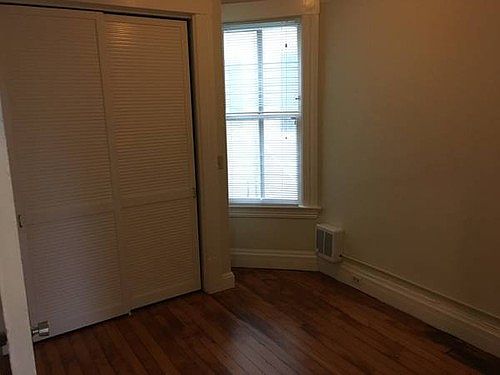 3rd image of 35 McCoppin St