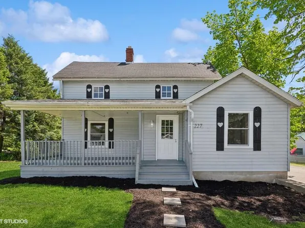 227 S Michigan St, Lapaz, IN 46537