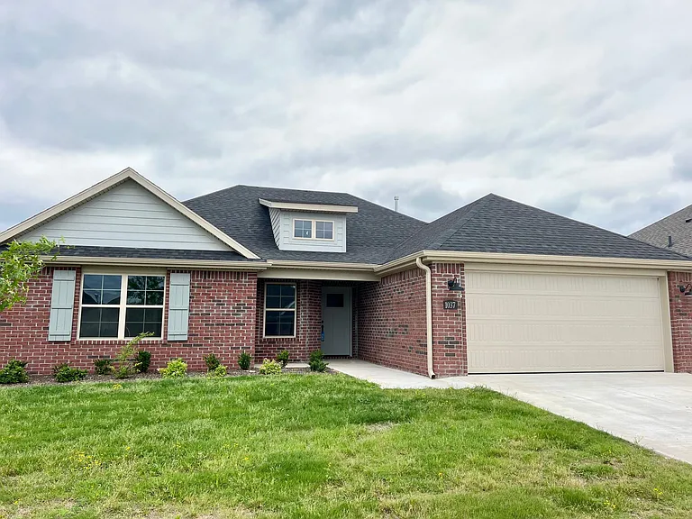 1037 Trailwood St — Photo 1