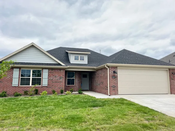 1037 Trailwood St, Springdale, AR 72762
