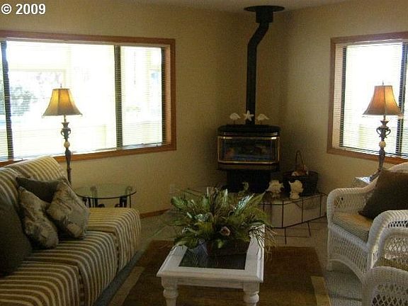 Living Room w/ Gas Stove
